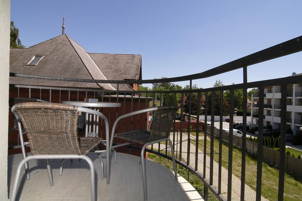 Hotel Corso Сиофок Стая снимка
