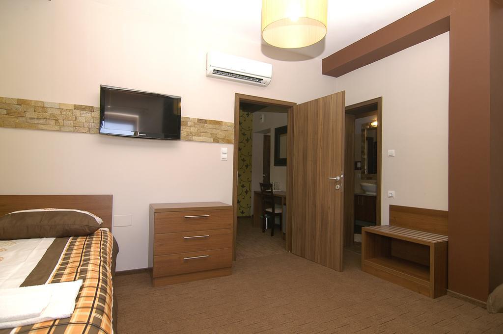 Hotel Corso Сиофок Стая снимка