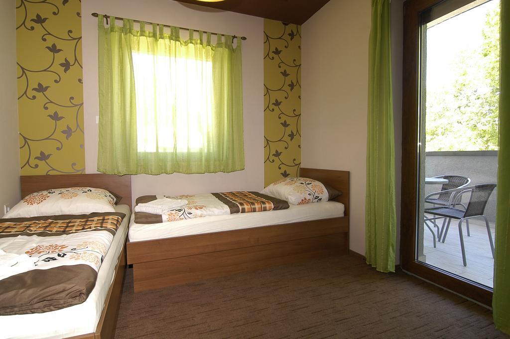 Hotel Corso Сиофок Стая снимка