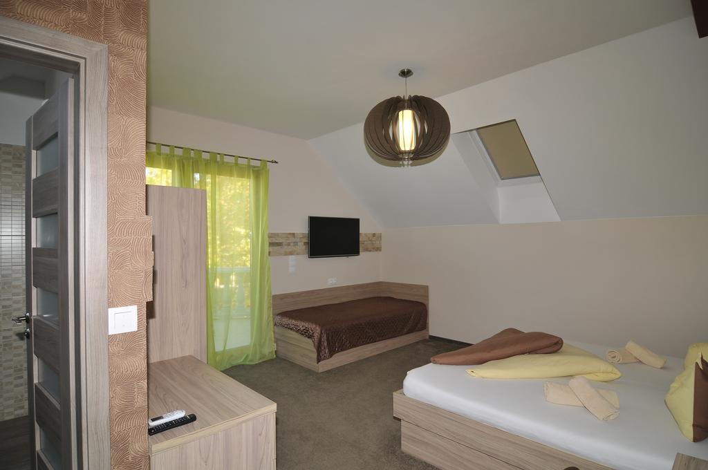 Hotel Corso Сиофок Екстериор снимка