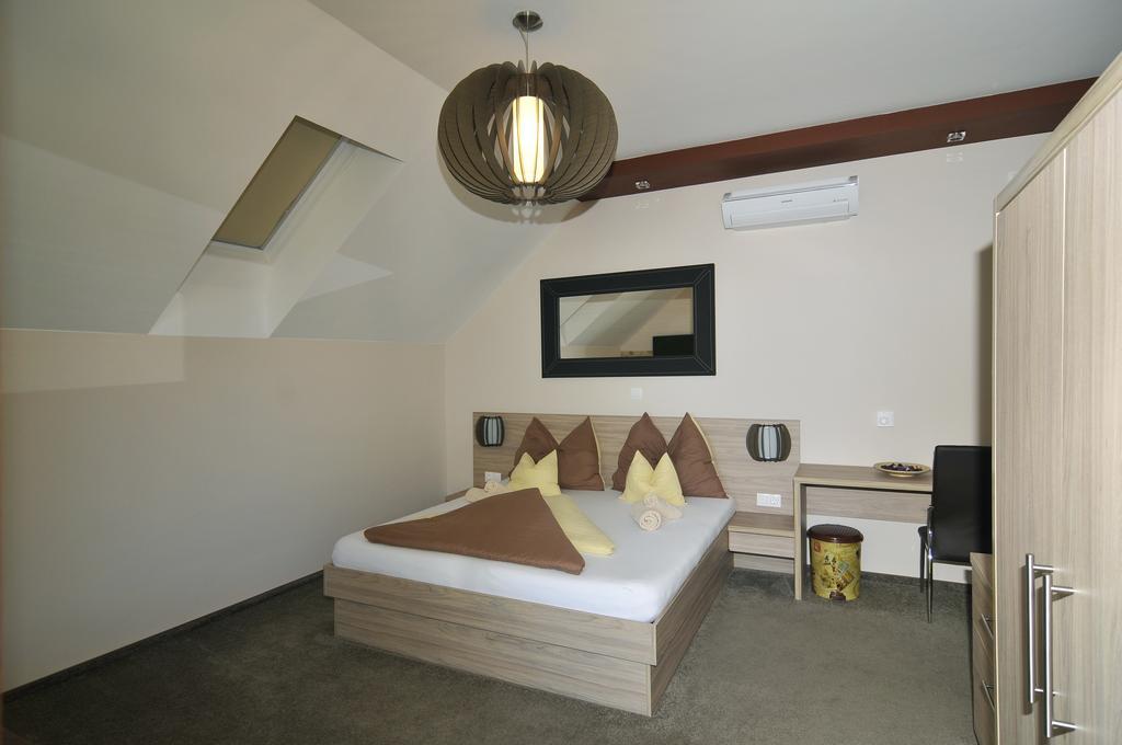 Hotel Corso Сиофок Екстериор снимка